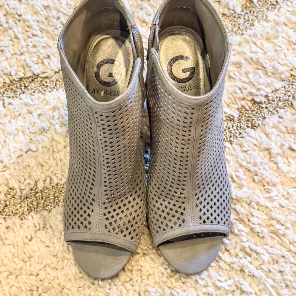 Open toed ankle boots. Grey. Excellent condition. 7-½